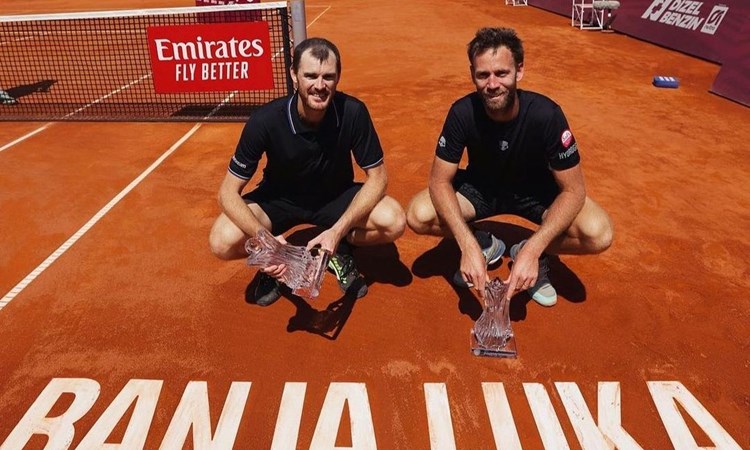 Jamie Murray and Michael Venus with the Banja Luka title